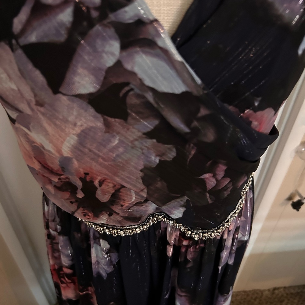 Never worn. SLNKY. Size 8. - Picture 3 of 4